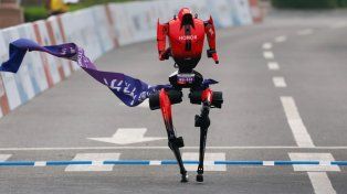 El robot humanoide Lightning hizo historia este domingo al ganar la Media Maratón de Beijing E-Town.