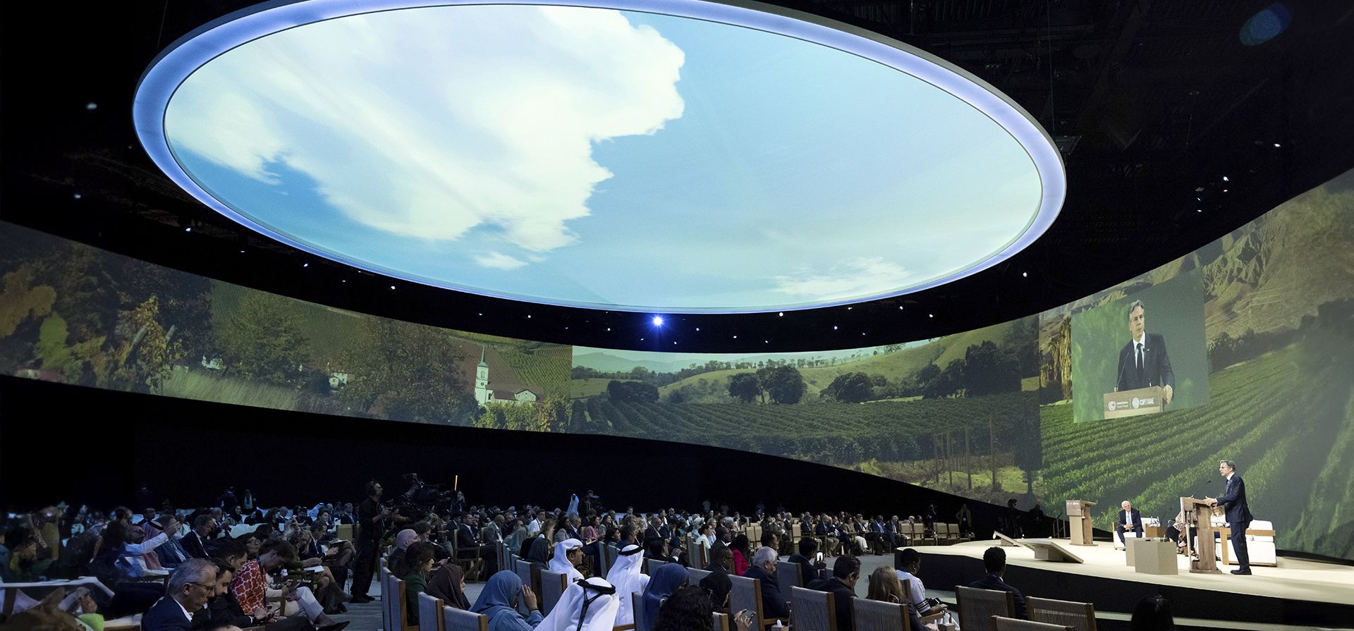 El secretario de Estado de Estados Unidos, Antony Blinken, se dirige al evento Transformar los sistemas alimentarios frente al cambio climático al margen de la cumbre climática COP28 en Dubai, Emiratos Árabes Unidos, el viernes 1 de diciembre de 2023. (Saul Loeb/Pool Photo vía AP) El secretario de Estado de Estados Unidos, Antony Blinken, se dirige al evento Transformar los sistemas alimentarios frente al cambio climático al margen de la cumbre climática COP28 en Dubai, Emiratos Árabes Unidos, el viernes 1 de diciembre de 2023. (Saul Loeb/Pool Photo vía AP)