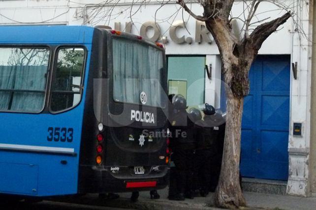 La Policía desalojó por la fuerza las sedes de Uocra Santa Fe
