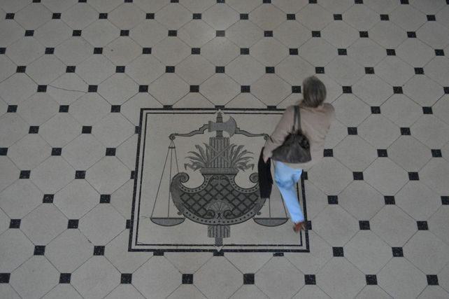 tribunales pasillos fachada