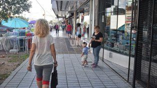 Comerciantes de Aristóbulo del Valle advierten caída del consumo y locales vacíos: Se ven más carteles de alquiler