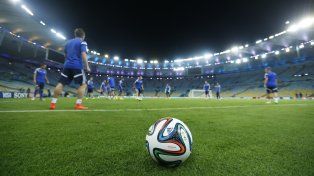 Pelota parada: en qué invierten los futbolistas cuando están fuera de juego