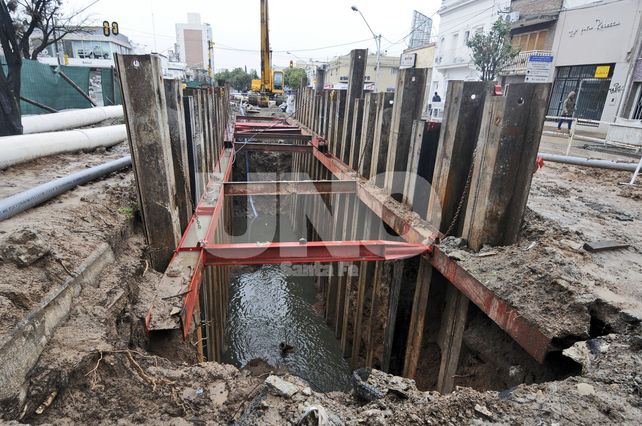 Socavón de Urquiza y Bulevar: la solución definitiva cada vez más cerca
