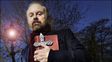 Un reverendo se suma al boom de las redes sociales y practica exorcismos a través de Youtube