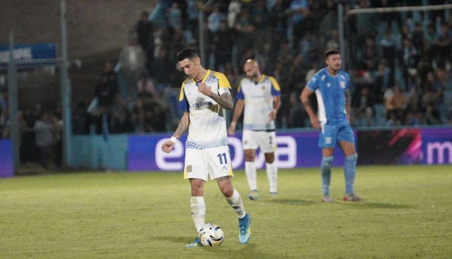 Ángel Di María tuvo que ingresar en el priemr tiempo por la lesión de Gaspar Duarte.