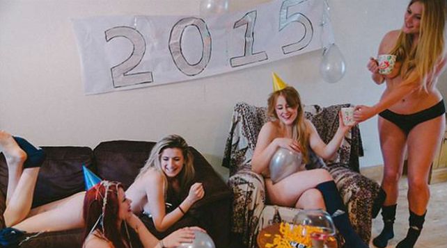 Un equipo femenino de rugby británico se desnuda para ilustrar un calendario benéfico