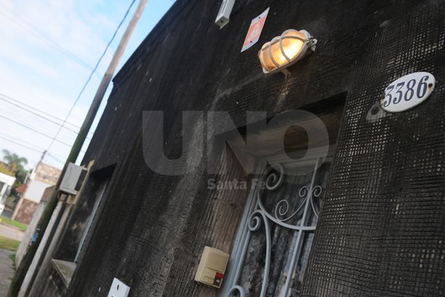 Vivienda donde un adolescente de 16 años atentó contra la vida de una mujer de 72 años y el anciano que que esta cuidaba