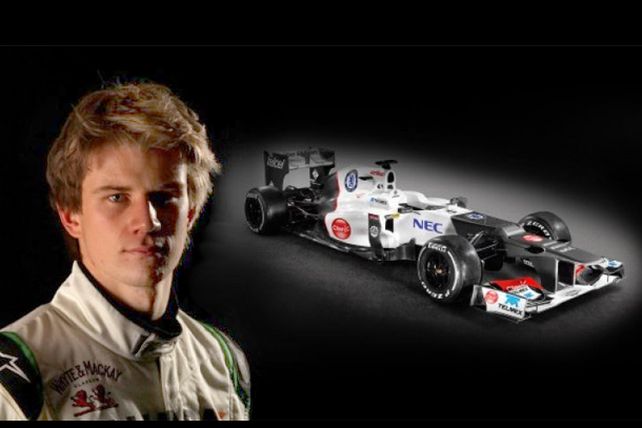Increíble: un piloto de F1 no entra en su auto