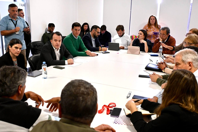 Diputados y diputadas de la comisión de Asuntos Laborales recibieron a trabajadores de Algodonera Avellaneda.