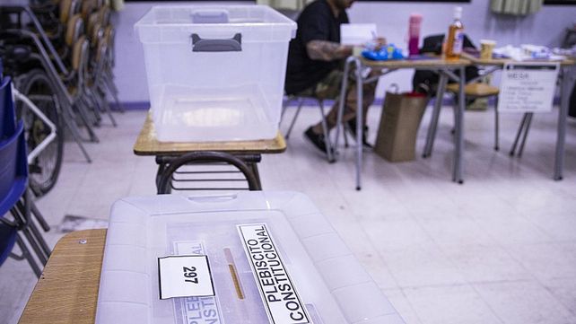 Se impuso el rechazo a la nueva Constitución en el plebiscito de Chile y partidarios del Sí admitieron la derrota