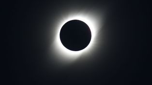 El eclipse convocó a multitudes en seis provincias