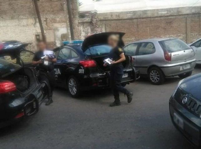 En la 14ª. Dos de los imputados en la seccional a la cual llevaron a los jóvenes.