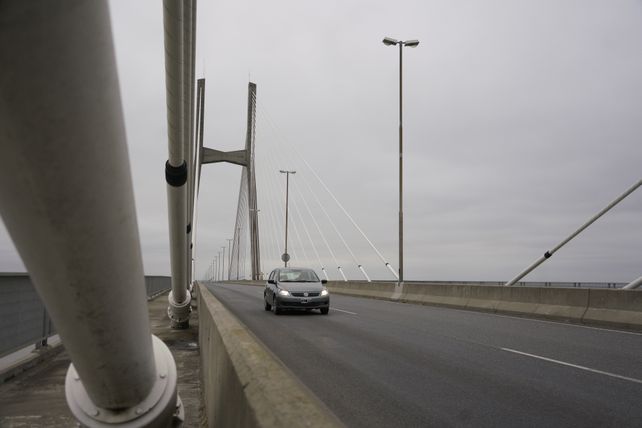 Nueva concesión: el puente Rosario-Victoria sumará tecnología, luz led y bacheo