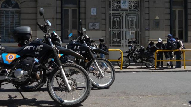 La escuela de Mitre al 1600 fue intervenida por la policía