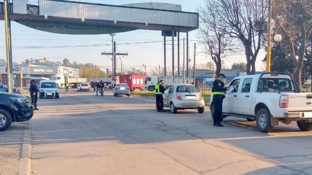 Los controles son rigurosos en el ingreso a la ciudad de Firmat.