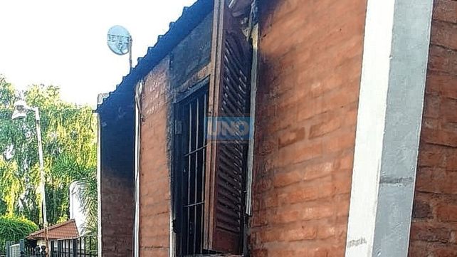 Paraná: un problema eléctrico generó el incendio de un dúplex