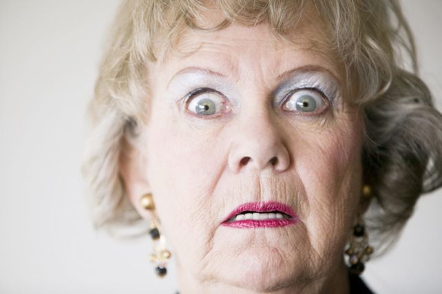 Seis horribles regalos de Navidad para tu suegra
