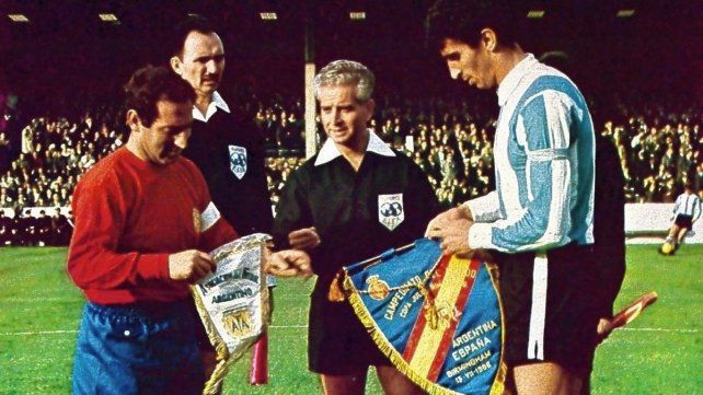 La única vez que Argentina y España se enfrentaron en un Mundial fue en 1966 con victoria del seleccionado argentino por 2-1.