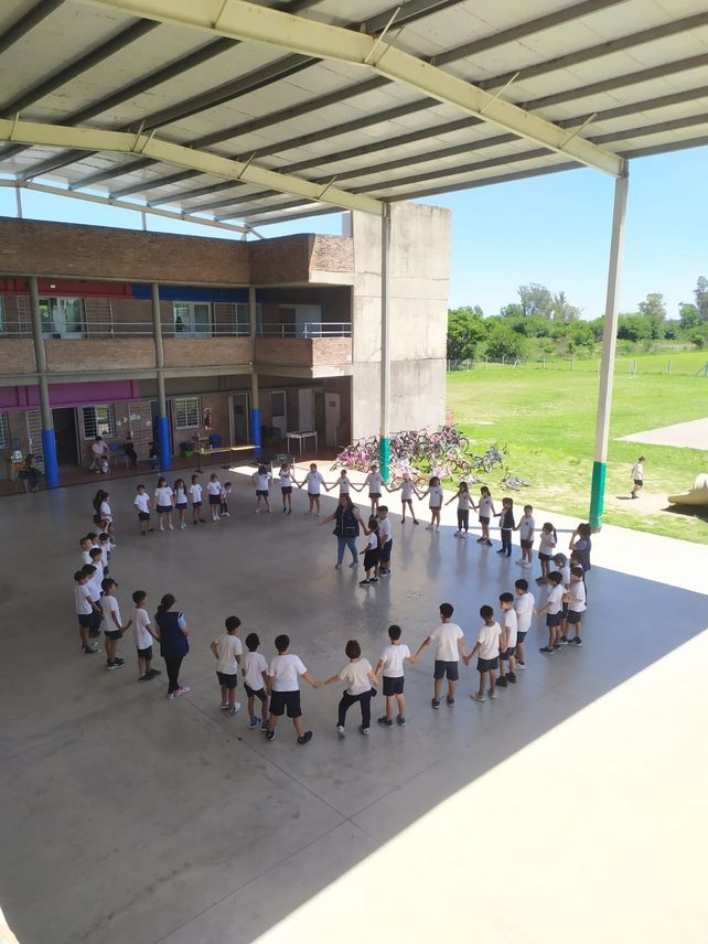 Como es el colegio Tesla: la escuela sostenida por una fundación que tiene como embajadora a Antonela Rocuzzo
