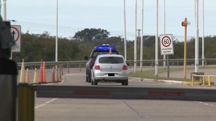 VIDEO: Así hacen volver a los vehículos en el túnel subfluvial