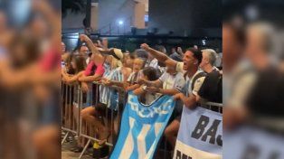 Hinchas de Racing fueron atacados a tiros en una playa de Río de Janeiro
