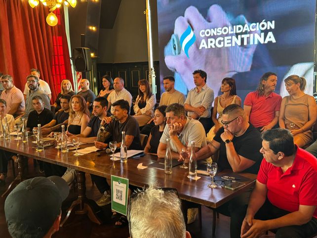 En Consolidación Argentina buscan construir las condiciones necesarias para que Dante Gebel sea candidato presidencial.