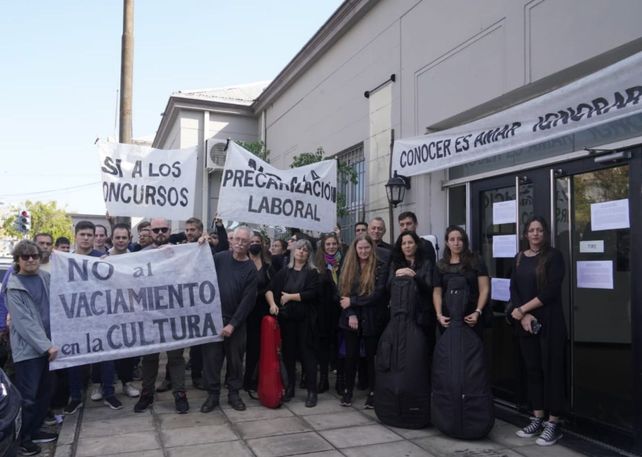 Los músicos y músicas de los cuatro grupos estables reclamaron en Cultura del municipio.