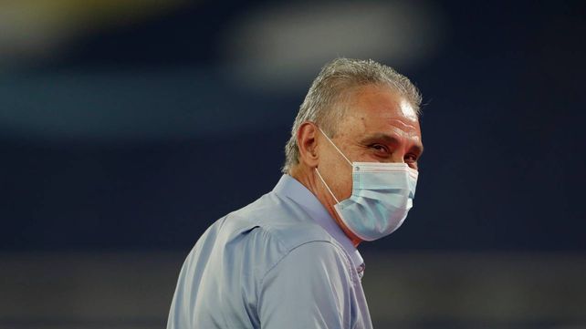 Tite dice que sabe cómo frenar a Messi.