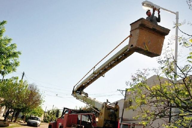 Alumbrado público: reponen luminaria en diferentes barrios de la ciudad