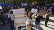 Veto a la ley de financiamiento. Otro de los carteles alusivos a la defensa de la educación pública en la plaza San Martín.