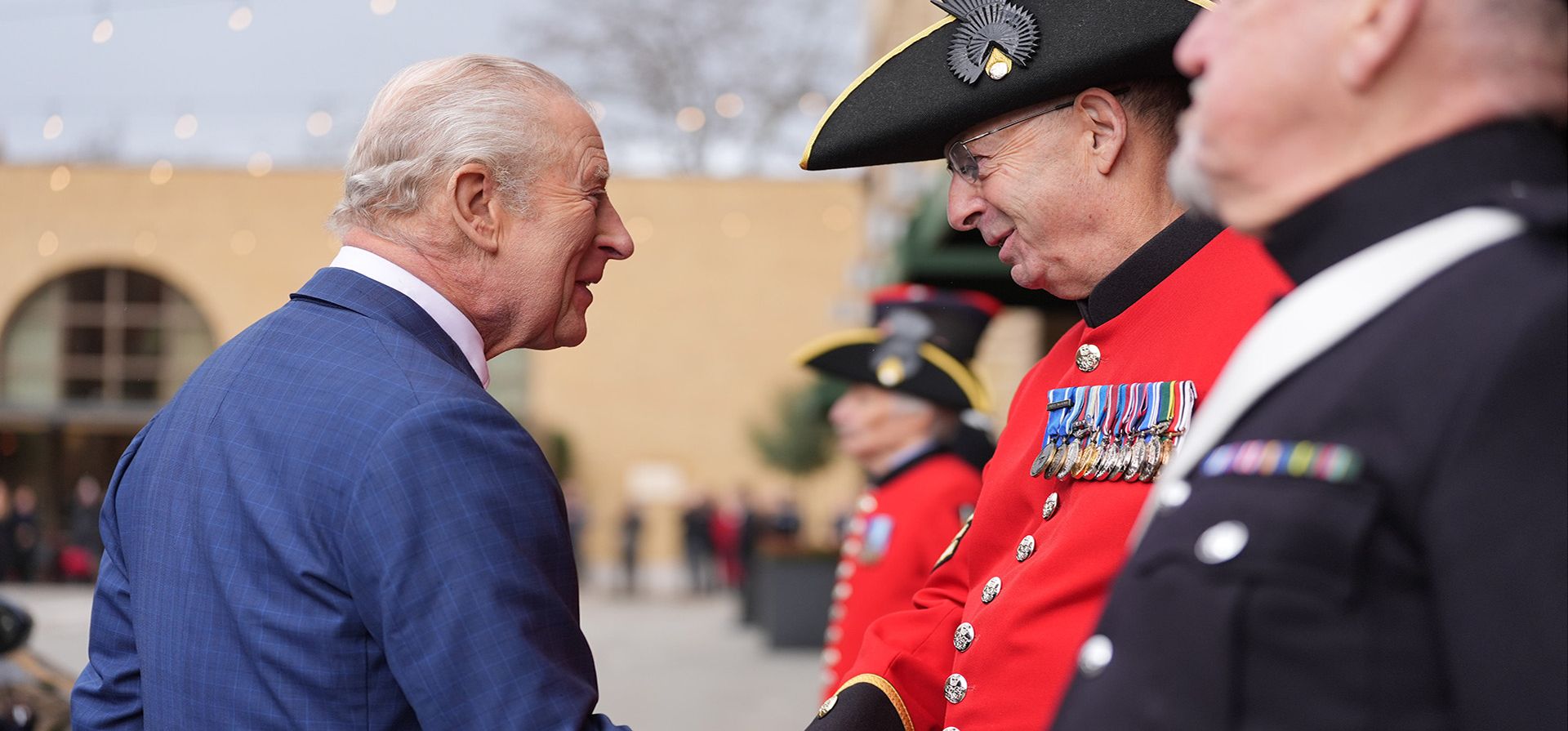 El rey Carlos de Inglaterra llega para visitar la exposición del 20.º aniversario de la Montaña Turquesa en la Capilla de la Guarnición, en el Cuartel de Chelsea, Londres, el miércoles 11 de febrero de 2026. (Yui Mok/PA vía AP, Pool) El rey Carlos de Inglaterra llega para visitar la exposición del 20.º aniversario de la Montaña Turquesa en la Capilla de la Guarnición, en el Cuartel de Chelsea, Londres, el miércoles 11 de febrero de 2026. (Yui Mok/PA vía AP, Pool)