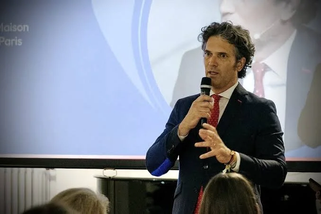 El renunciante Santiago Muzio.