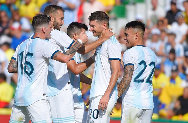 Argentina goleó a Ecuador con otro gol de un encendido Lucas Alario