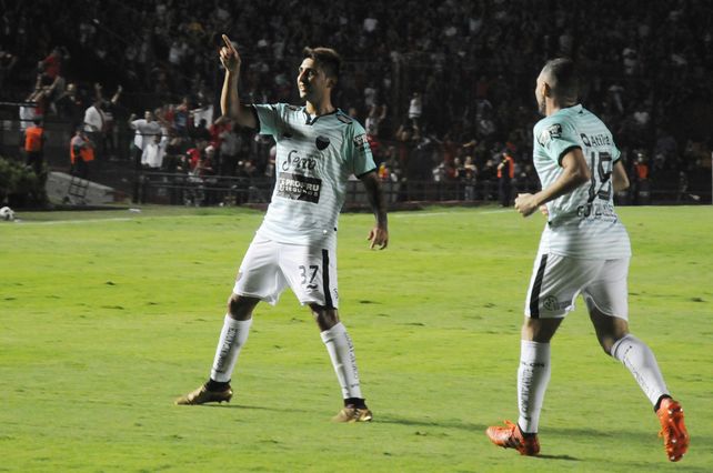 Los polémicos posteos de la hermana de Alan Ruiz contra Eduardo Domínguez