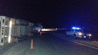 El rodado perdió el control y perdió su carga tras salir desde San Salvador.