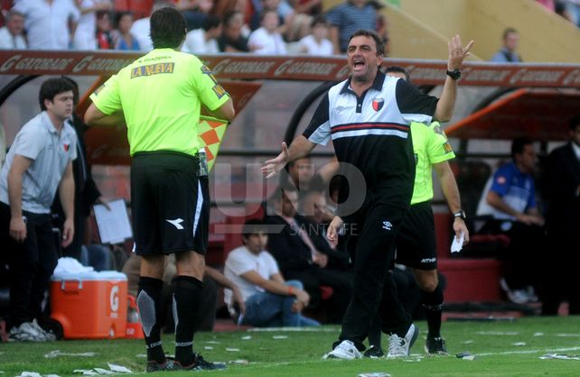 Un entrenador intenso: ¿vuelven las locuras de Osella a Colón?