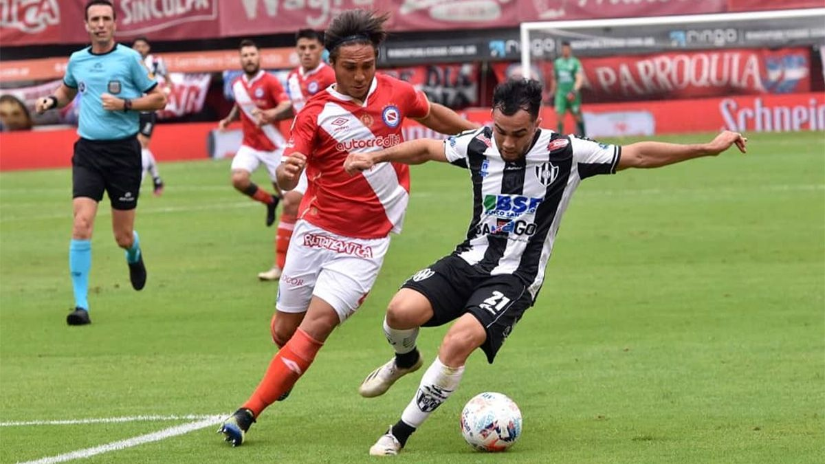 Argentinos y Central Córdoba no pudieron romper el cero