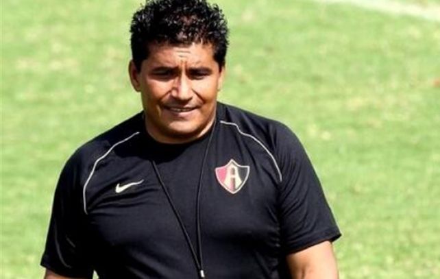Vino y se fue. El Turco sólo estuvo cerca de ser el técnico leproso. Ahora la CD busca un candidato. ¿Será Lunari?
