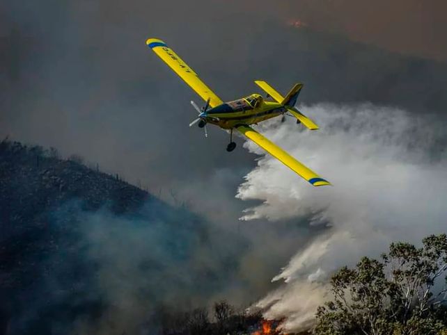 Córdoba: vientos de 90 km avivaron los focos en Villa Cura Brochero