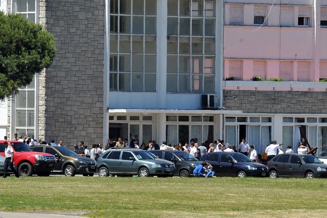 Los familiares escucharon la confirmación de la explosión.