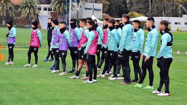 El plantel Sub 23 de fútbol dirigido por Fernando Batista está en la Villa Olímpica esperando el debut ante Australia el próximo jueves 22.