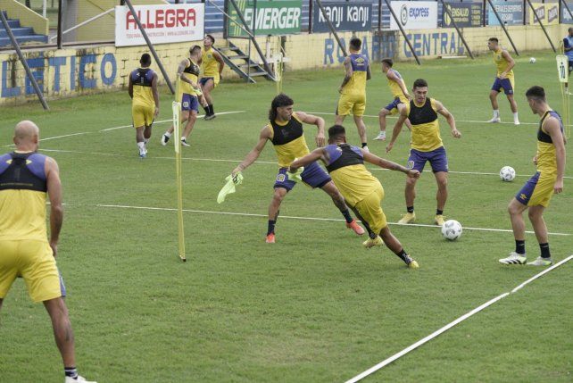 El plantel de Central se entrenó por la mañana en el predio de Arroyo Seco. El jueves va contra Douglas Haig.