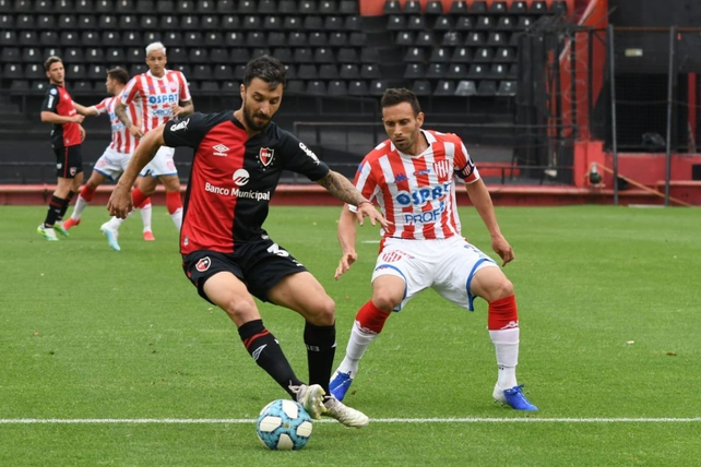 El plantel de Unión cuenta con ocho marcadores centrales teniendo en cuenta que Azconzábal puso a Corvalán y Blasi como zagueros.