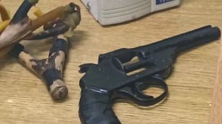 Villa Constitución: un alumno de 15 años llevó un arma a una escuela e intervino la policía