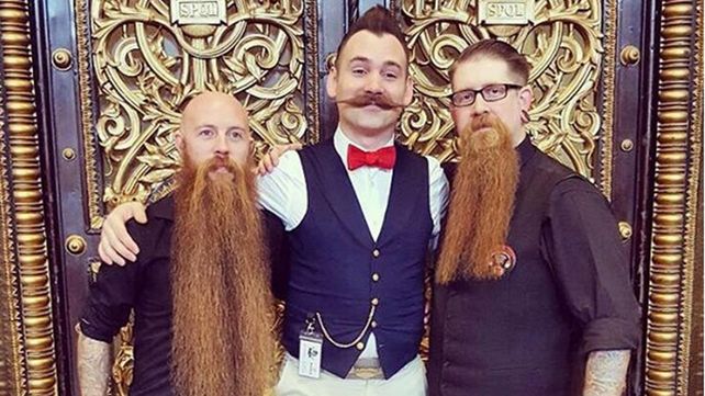 Barbas, bigotes y tatuajes en la convención internacional de Bucarest