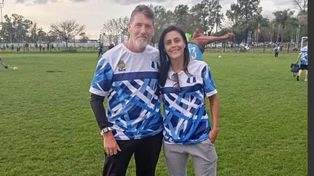 1º de Mayo. Florencia Fernández junto a Carlos Coletti, entrenador de arquero en Rucci. La profesional es la única en primera división de la Asociación Rosarina de Fútbol.&nbsp; &nbsp; &nbsp; &nbsp;