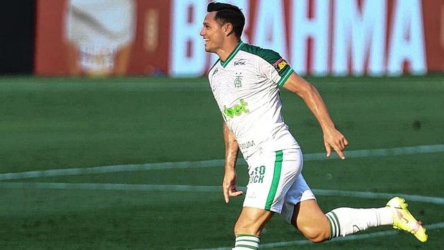 Colón llamó a Mauro Zárate pero el jugador por cuestiones familiares desechó la oferta.