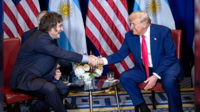 El jefe de Estado argentino mantuvo un encuentro con el mandatario norteamericano y fue invitado a la Casa Blanca.