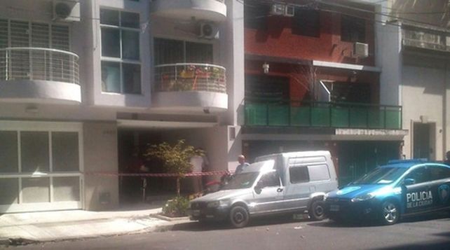 almagro. La mujer fue degollada en el palier del edificio donde vivía.