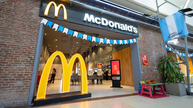 McDonalds renueva su local del Shopping La Ribera y lo celebra con muchas sorpresas